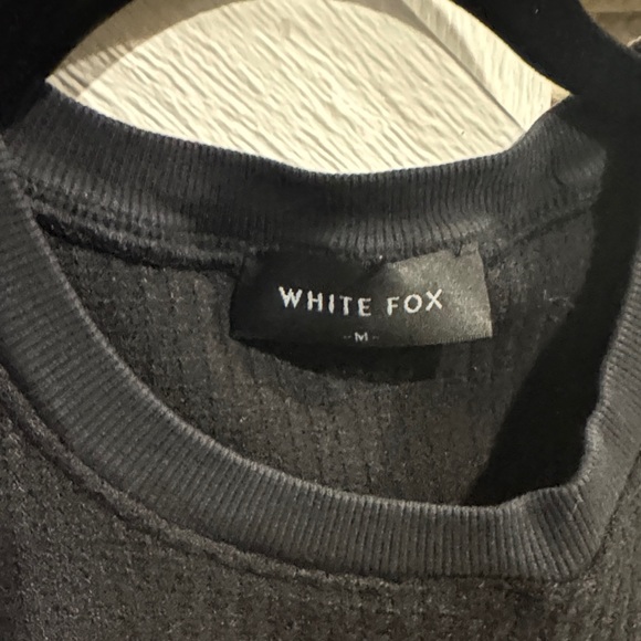 White Fox Boutique Black Sleeveless Tank Top - Picture 2 of 4
